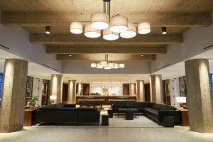 Trendy w oświetleniu hotelowym na lata 2025–2030